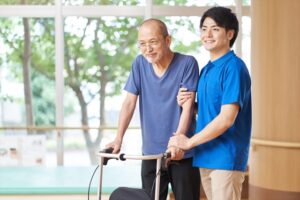 若い男性と高齢の男性